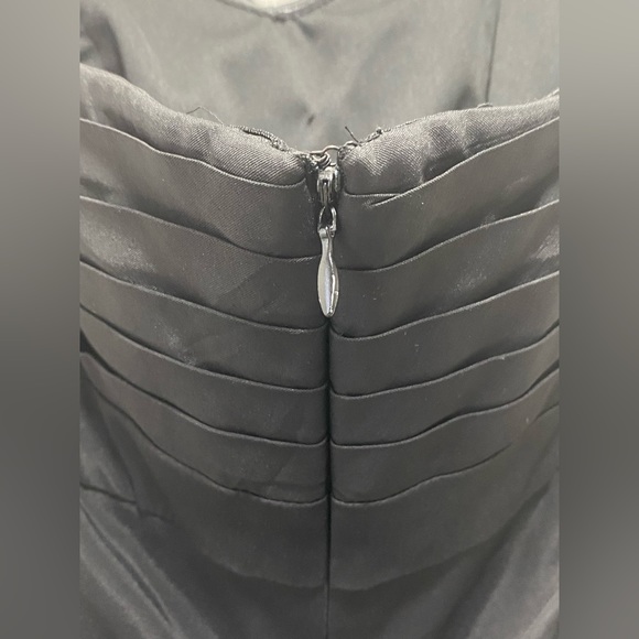 Melanie Lyne Floor Length, Mermaid, Evening Gown. Size 6 - Picture 6 of 6